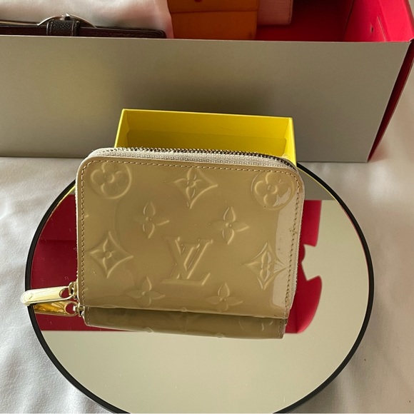 LV Vernis compact zippy - Picture 3 of 15